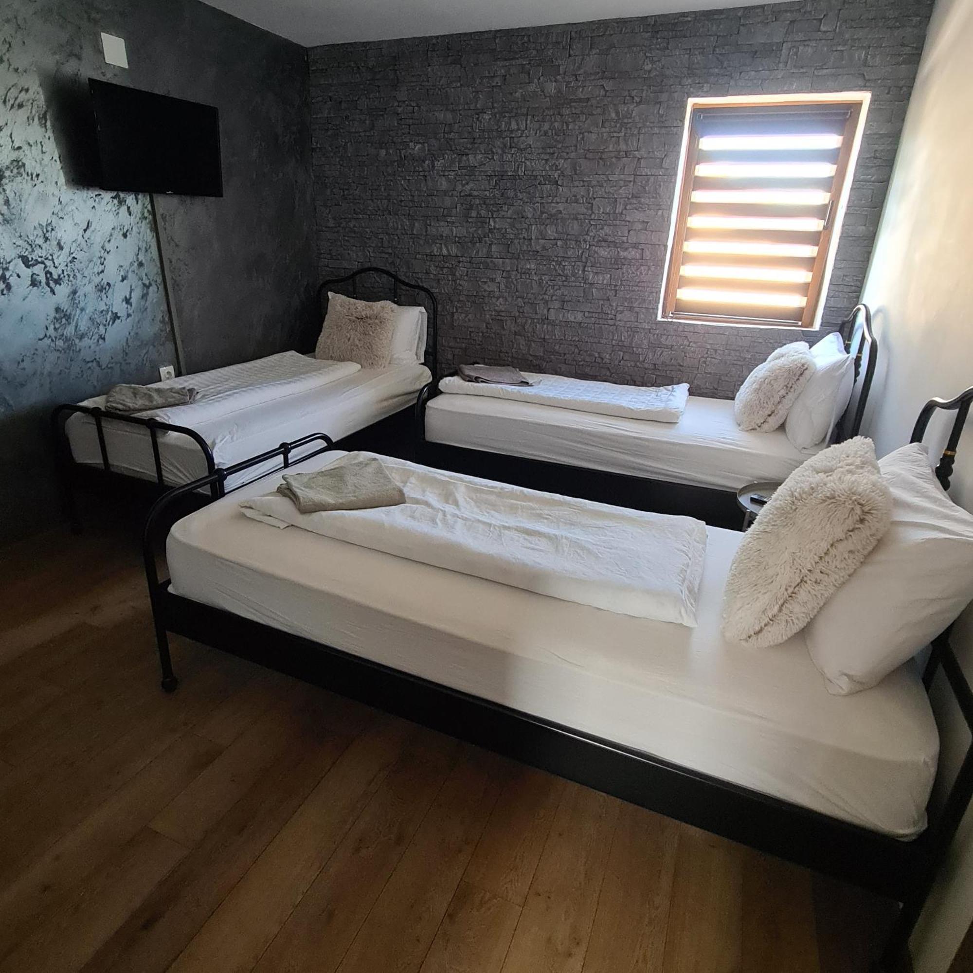 Vila Estera Therme באלוטשטי מראה חיצוני תמונה