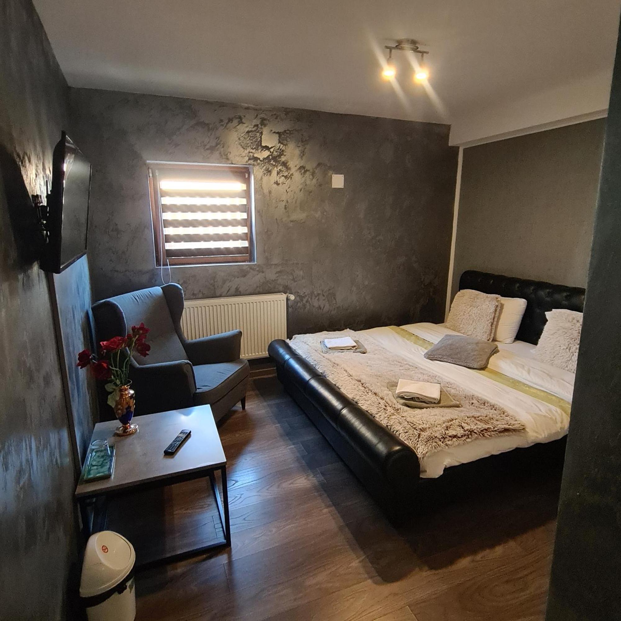 Vila Estera Therme באלוטשטי מראה חיצוני תמונה
